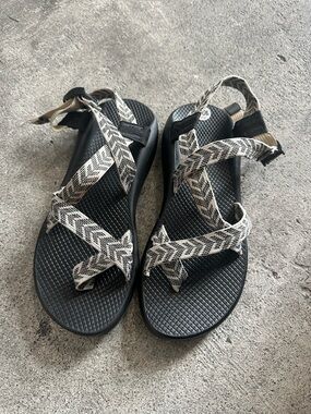 WOMENS Black & White Chaco Sandal with Woven Straps for Hiking or everyday use.